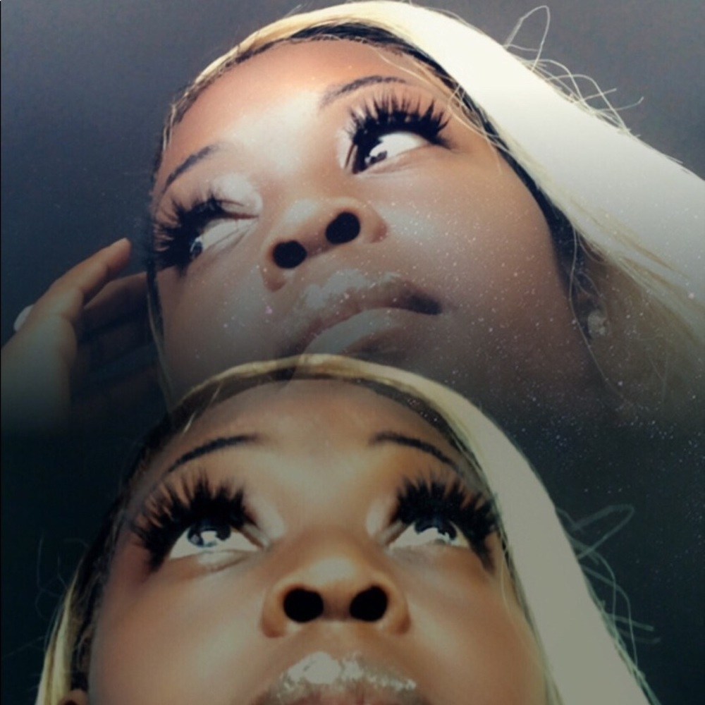 Meet your Posher, Charquoia